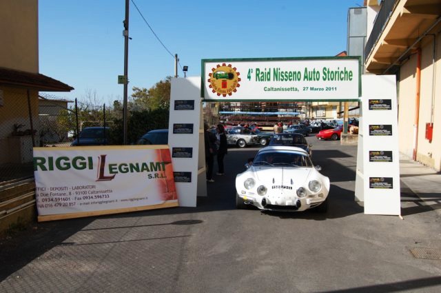 partenzaautoapripista.jpg